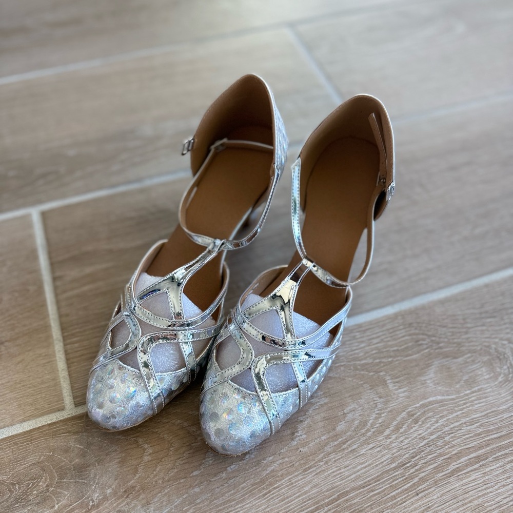 Dance shoes 318